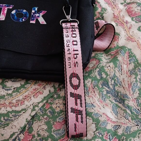 Tik tok  - Picture 4 of 5